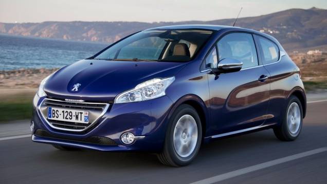 A poucos meses de chegar ao mercado brasileiro, o Peugeot 208 fez sucesso no Salão de Paris. | <a href="https://quatrorodas.abril.com.br/noticias/mercado/definidos-finalistas-carro-ano-2013-europa-728106.shtml" rel="migration">Leia mais</a>