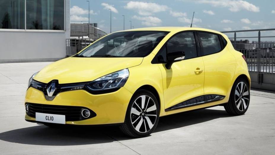 Também apresentado no evento francês, o Renault Clio chegou caprichado à quarta geração. | <a href="https://quatrorodas.abril.com.br/noticias/mercado/definidos-finalistas-carro-ano-2013-europa-728106.shtml" rel="migration">Leia mais</a>