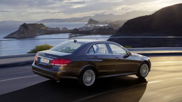 Três versões podem vir com o pacote BlueTEC, cheio de tecnologias concebidas para economizar combustível | <a href="https://quatrorodas.abril.com.br/saloes/detroit/2013/mercedes-benz-classe-sedan-avant-730383.shtml" rel="migration">Leia mais</a> Três versões podem vir com o pacote BlueTEC, cheio de tecnologias concebidas para economizar combustível | <a href="https://quatrorodas.abril.com.br/saloes/detroit/2013/mercedes-benz-classe-sedan-avant-730383.shtml" rel="migration">Leia mais</a>