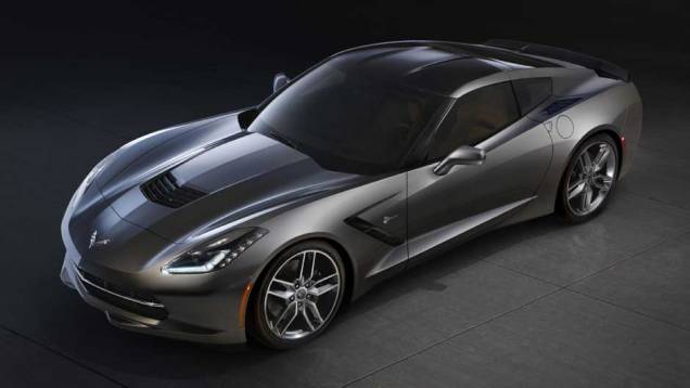 As entradas de ar no capô e nas laterais são típicas do Corvette | <a href="https://quatrorodas.abril.com.br/saloes/detroit/2013/chevrolet-corvette-stingray-730871.shtml" rel="migration">Leia mais</a> As entradas de ar no capô e nas laterais são típicas do Corvette | <a href="https://quatrorodas.abril.com.br/saloes/detroit/2013/chevrolet-corvette-stingray-730871.shtml" rel="migration">Leia mais</a>