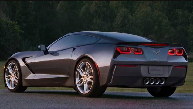 O novo motor 6.2 V8 entrega 450 cv e promete levar o Stingray de 0 a 100 km/h em menos de quatro segundos | <a href="https://quatrorodas.abril.com.br/saloes/detroit/2013/chevrolet-corvette-stingray-730871.shtml" rel="migration">Leia mais</a> O novo motor 6.2 V8 entrega 450 cv e promete levar o Stingray de 0 a 100 km/h em menos de quatro segundos | <a href="https://quatrorodas.abril.com.br/saloes/detroit/2013/chevrolet-corvette-stingray-730871.shtml" rel="migration">Leia mais</a>