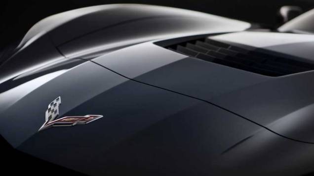 O Corvette Stingray 2014 chega aos EUA no terceiro trimestre de 2013 | <a href="https://quatrorodas.abril.com.br/saloes/detroit/2013/chevrolet-corvette-stingray-730871.shtml" rel="migration">Leia mais</a> O Corvette Stingray 2014 chega aos EUA no terceiro trimestre de 2013 | <a href="https://quatrorodas.abril.com.br/saloes/detroit/2013/chevrolet-corvette-stingray-730871.shtml" rel="migration">Leia mais</a>