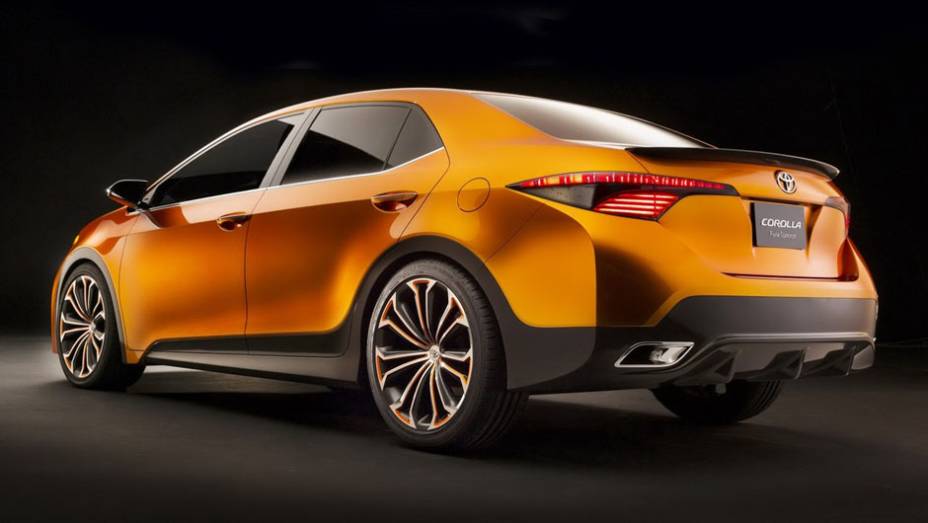 O modelo se assemelha ao Civic e ao Mazda3 | <a href="https://quatrorodas.abril.com.br/saloes/detroit/2013/toyota-furia-concept-730973.shtml" rel="migration">Leia mais</a>