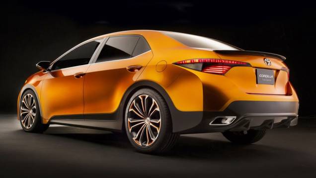 O modelo se assemelha ao Civic e ao Mazda3 | <a href="http://quatrorodas.abril.com.br/saloes/detroit/2013/toyota-furia-concept-730973.shtml" rel="migration">Leia mais</a>