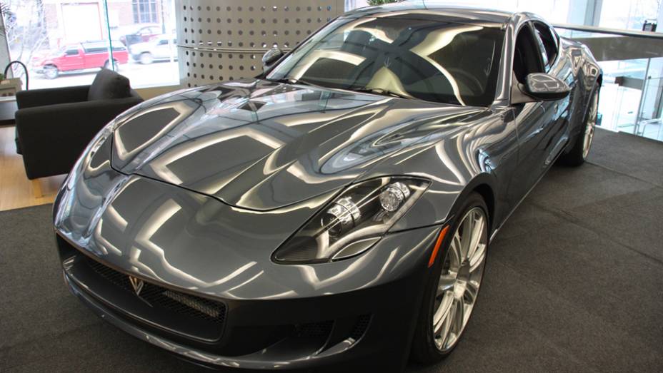 Modelo tem carroceria baseada no Fisker Karma | <a href="https://quatrorodas.abril.com.br/saloes/detroit/2013/vl-automotive-destino-730925.shtml" rel="migration">Leia mais</a>