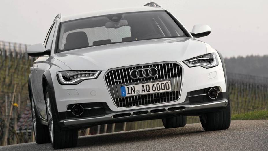 A marca inicia a venda da perua A6 Allroad quattro no País | <a href="https://quatrorodas.abril.com.br/noticias/fabricantes/audi-traz-novo-a6-allroad-quattro-ao-brasil-731644.shtml" rel="migration">Leia mais</a>