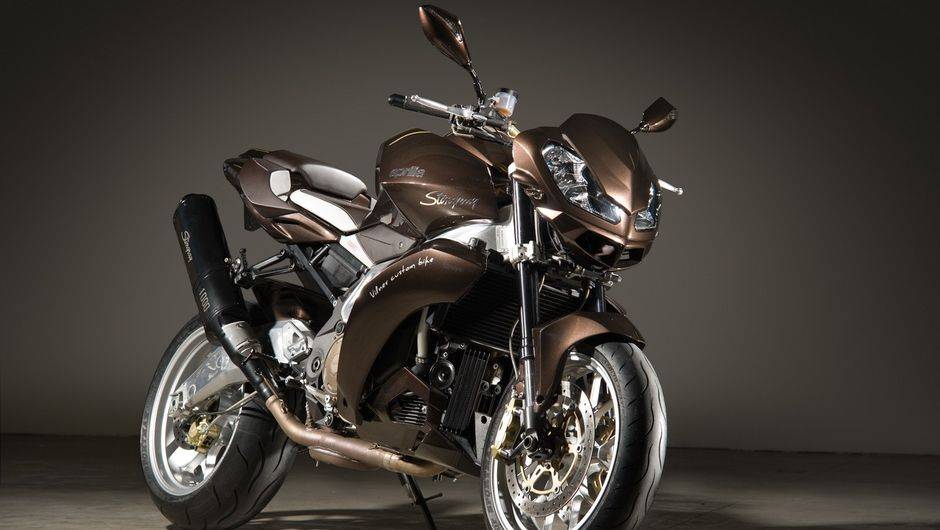 A empresa b&uacute;lgara Vilner mostrou a Aprilia Stingray | <a href="https://quatrorodas.abril.com.br/moto/noticias/vilner-customiza-aprilia-tuono-731669.shtml" rel="migration">Leia mais</a>