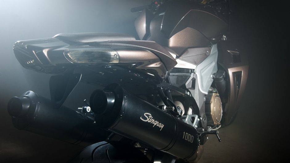 O nome do modelo faz alus&atilde;o ao rec&eacute;m-lan&ccedil;ado Corvette Stingray | <a href="https://quatrorodas.abril.com.br/moto/noticias/vilner-customiza-aprilia-tuono-731669.shtml" rel="migration">Leia mais</a>