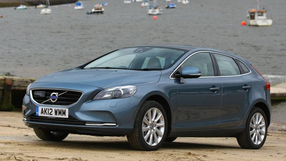 FAMILIAR COMPACTO - Volvo V40 | <a href="https://quatrorodas.abril.com.br/noticias/seguranca/euro-ncap-divulga-lista-carros-mais-seguros-2012-731866.shtml" rel="migration">Leia mais</a>