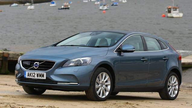 FAMILIAR COMPACTO - Volvo V40 | <a href="https://quatrorodas.abril.com.br/noticias/seguranca/euro-ncap-divulga-lista-carros-mais-seguros-2012-731866.shtml" rel="migration">Leia mais</a> FAMILIAR COMPACTO - Volvo V40 | <a href="https://quatrorodas.abril.com.br/noticias/seguranca/euro-ncap-divulga-lista-carros-mais-seguros-2012-731866.shtml" rel="migration">Leia mais</a>
