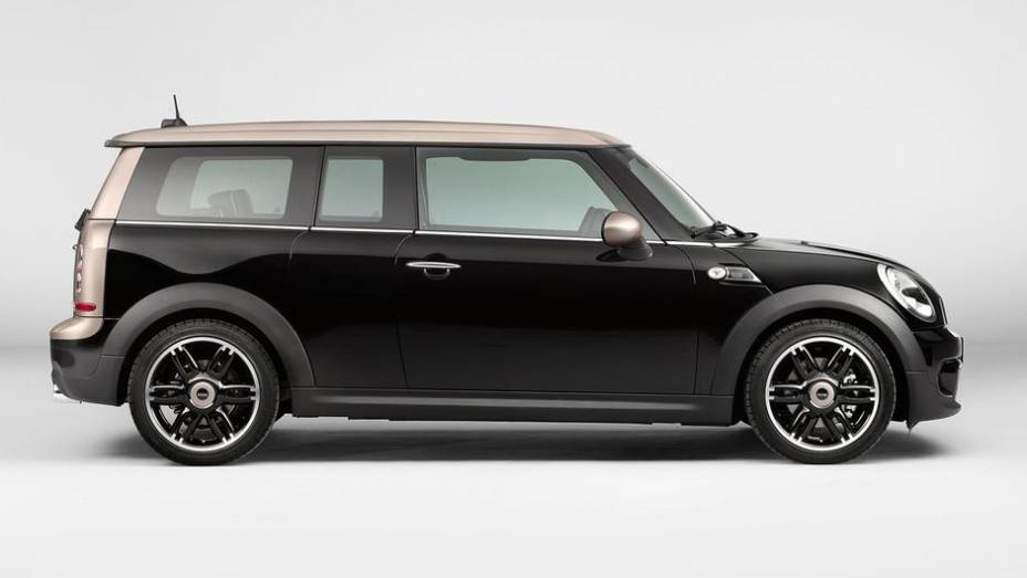 Já as rodas de liga-leve, de 17 polegadas, contam com a insígnia Bond Street gravada | <a href="%20https://quatrorodas.abril.com.br/saloes/genebra/2013/mini-clubman-bond-street-734431.shtml" rel="migration">Leia mais</a>