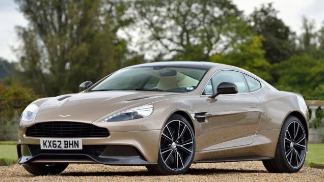 CARRO DE PERFORMANCE - Aston Martin Vanquish | <a href="https://quatrorodas.abril.com.br/noticias/mercado/finalistas-premio-carro-mundial-2013-sao-revelados-732525.shtml" rel="migration">Leia mais</a>