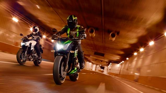 A Kawasaki confirmou a chegada da nova geração da Z800 ao Brasil | <a href="https://quatrorodas.abril.com.br/moto/noticias/kawasaki-traz-nova-z800-ao-brasil-732675.shtml" rel="migration">Leia mais</a>