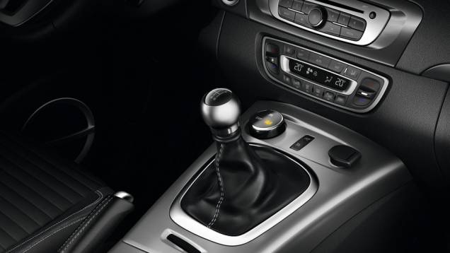 São três modos diferentes: Road, Loose Ground e Expert | <a href="https://quatrorodas.abril.com.br/saloes/genebra/2013/renault-scenic-xmod-734868.shtml" rel="migration">Leia mais</a> São três modos diferentes: Road, Loose Ground e Expert | <a href="https://quatrorodas.abril.com.br/saloes/genebra/2013/renault-scenic-xmod-734868.shtml" rel="migration">Leia mais</a>