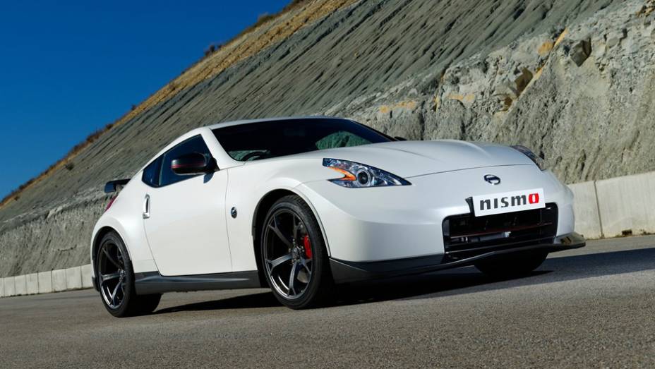 A Nissan apresentou uma nova versão do 370Z Nismo | <a href="https://quatrorodas.abril.com.br/noticias/fabricantes/nissan-370z-nismo-fica-mais-rapido-731599.shtml" rel="migration">Leia mais</a>