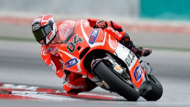 Andrea Dovizioso terminou a sessão na 10ª posição | <a href="https://quatrorodas.abril.com.br/moto/noticias/motogp-pedrosa-repete-dominio-sepang-733092.shtml" rel="migration">Leia mais</a>