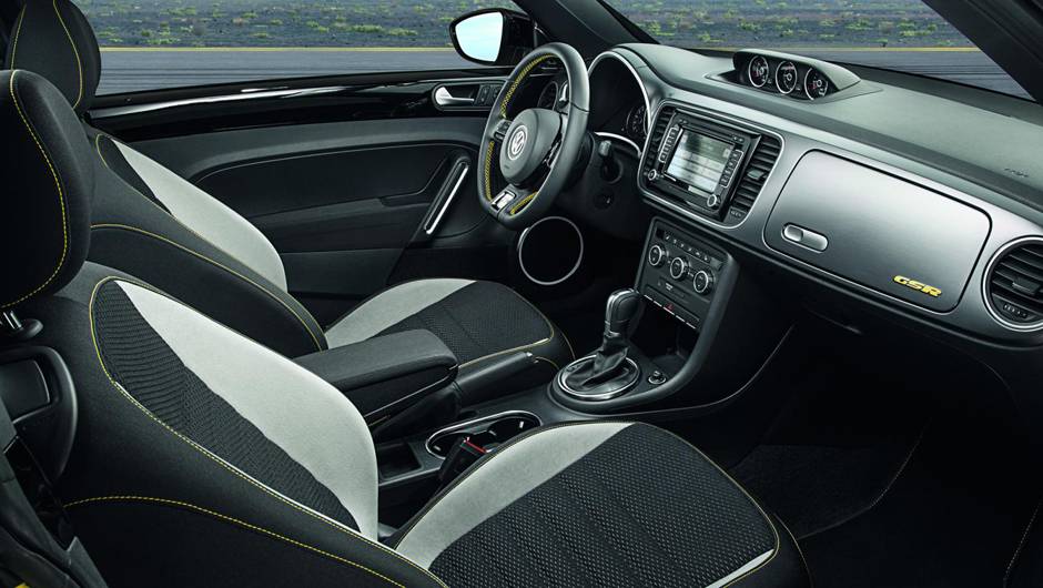 H&aacute; op&ccedil;&atilde;o de c&acirc;mbio manual ou autom&aacute;tico DSG, ambas com seis marchas | <a href="https://quatrorodas.abril.com.br/noticias/fabricantes/beetle-ganha-serie-gsr-limited-edition-733136.shtml" rel="migration">Leia mais</a>
