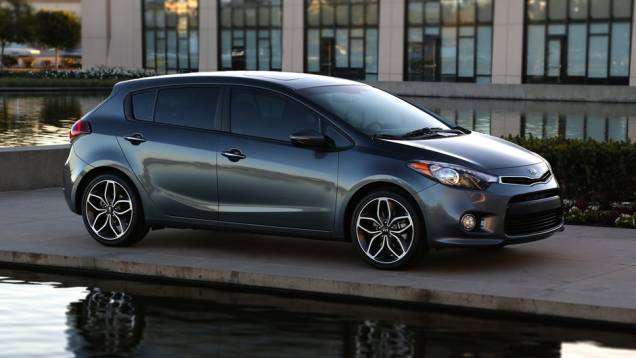 A Kia Motors promete ter um dos estandes mais movimentados do Salão de Chicago. Tudo por causa do novo Forte Hatch | <a href="%20https://quatrorodas.abril.com.br/noticias/fabricantes/novo-cerato-hatch-surge-eua-733205.shtml" rel="migration">Leia mais</a>