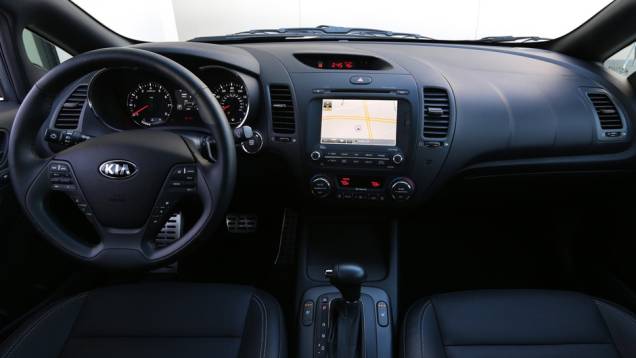 O interior também é completamente diferente do antigo Cerato, com espaço para uma grande tela sensível ao toque | <a href="%20https://quatrorodas.abril.com.br/noticias/fabricantes/novo-cerato-hatch-surge-eua-733205.shtml" rel="migration">Leia mais</a> O interior também é completamente diferente do antigo Cerato, com espaço para uma grande tela sensível ao toque | <a href="%20https://quatrorodas.abril.com.br/noticias/fabricantes/novo-cerato-hatch-surge-eua-733205.shtml" rel="migration">Leia mais</a>