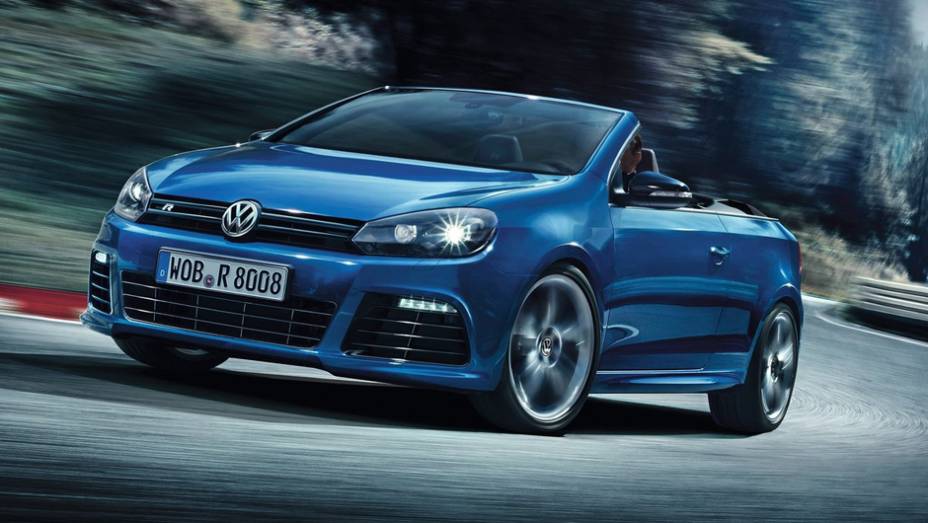 A Volkswagen revelou o novo Golf R Cabriolet | <a href="https://quatrorodas.abril.com.br/saloes/genebra/2013/vw-golf-r-cabriolet-734722.shtml" rel="migration">Leia mais</a>