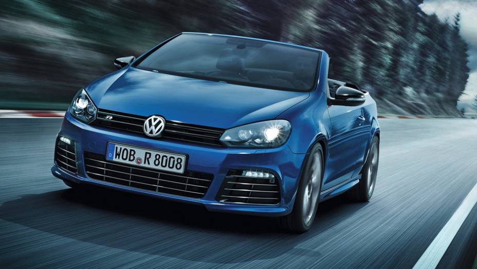 De acordo com a marca, trata-se do cabriolet mais rápido já produzido por ela | <a href="https://quatrorodas.abril.com.br/saloes/genebra/2013/vw-golf-r-cabriolet-734722.shtml" rel="migration">Leia mais</a>