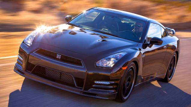 O GT-R Track Edition ganhou novo kit aerodinâmico, com destaque para o spoiler dianteiro com entradas de ar | <a href="%20https://quatrorodas.abril.com.br/noticias/fabricantes/nissan-revela-gt-r-track-edition-733328.shtml" rel="migration">Leia mais</a> O GT-R Track Edition ganhou novo kit aerodinâmico, com destaque para o spoiler dianteiro com entradas de ar | <a href="%20https://quatrorodas.abril.com.br/noticias/fabricantes/nissan-revela-gt-r-track-edition-733328.shtml" rel="migration">Leia mais</a>