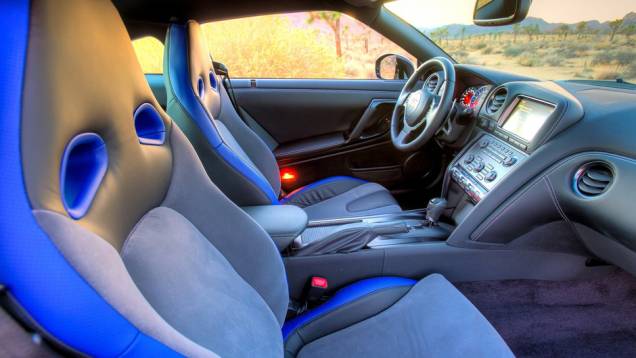 Bancos esportivos do GT-R Track Edition | <a href="https://quatrorodas.abril.com.br/noticias/fabricantes/nissan-revela-gt-r-track-edition-733328.shtml" rel="migration">Leia mais</a> Bancos esportivos do GT-R Track Edition | <a href="https://quatrorodas.abril.com.br/noticias/fabricantes/nissan-revela-gt-r-track-edition-733328.shtml" rel="migration">Leia mais</a>