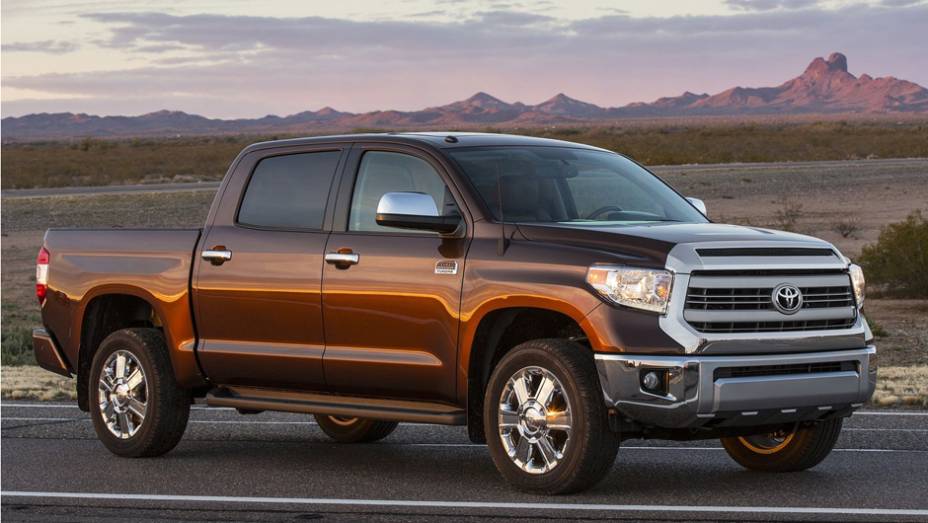 O modelo 2014 da picape foi exibido em Chicago | <a href="https://quatrorodas.abril.com.br/noticias/fabricantes/toyota-enfim-apresenta-nova-tundra-733332.shtml" rel="migration">Leia mais</a>