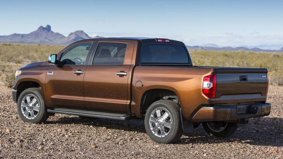 Nas versões iniciais, é utilizado o 4.0 V6, de 270 cavalos de potência | <a href="https://quatrorodas.abril.com.br/noticias/fabricantes/toyota-enfim-apresenta-nova-tundra-733332.shtml" rel="migration">Leia mais</a>