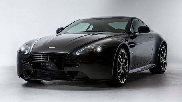 A Aston Martin exibiu o Vantage V8 S SP10 | <a href="https://quatrorodas.abril.com.br/saloes/genebra/2013/aston-martin-vantage-v8-s-sp10-734797.shtml" rel="migration">Leia mais</a>