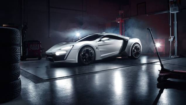 O LykanHypersport é o primeiro modelo de alta performance fabricado no Oriente Médio | <a href="https://quatrorodas.abril.com.br/noticias/fabricantes/superesportivo-feito-catar-chega-2013-731809.shtml" rel="migration">Leia mais</a>