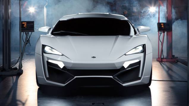 O LykanHypersport promete andar na frente de rivais mais badalados | <a href="https://quatrorodas.abril.com.br/noticias/fabricantes/superesportivo-feito-catar-chega-2013-731809.shtml" rel="migration">Leia mais</a>