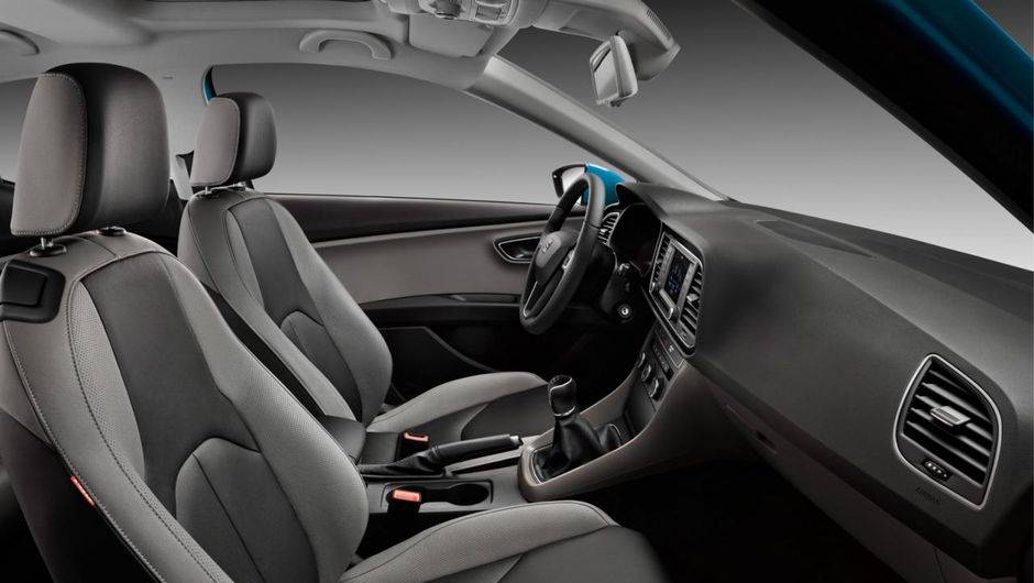 O c&acirc;mbio pode ser manual de cinco marchas ou autom&aacute;tico de seis velocidades | <a href="%20https://quatrorodas.abril.com.br/saloes/genebra/2013/seat-leon-sc-734165.shtml" rel="migration">Leia mais</a>