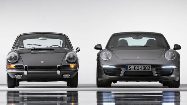 Os faróis ovais foram abandonados na geração de 1997, conhecida como 996, mas acabaram voltando à pedido dos fãs | <a href="https://quatrorodas.abril.com.br/noticias/fabricantes/porsche-celebra-50-anos-911-733368.shtml" rel="migration">Leia mais</a> Os faróis ovais foram abandonados na geração de 1997, conhecida como 996, mas acabaram voltando à pedido dos fãs | <a href="https://quatrorodas.abril.com.br/noticias/fabricantes/porsche-celebra-50-anos-911-733368.shtml" rel="migration">Leia mais</a>