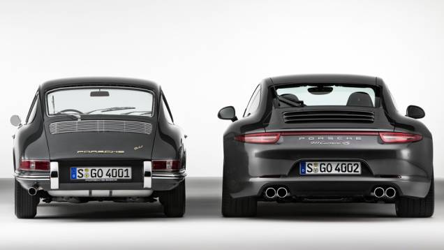 Apenas um detalhe permaneceu o mesmo nestes anos: o motor colocado na traseira | <a href="https://quatrorodas.abril.com.br/noticias/fabricantes/porsche-celebra-50-anos-911-733368.shtml" rel="migration">Leia mais</a>