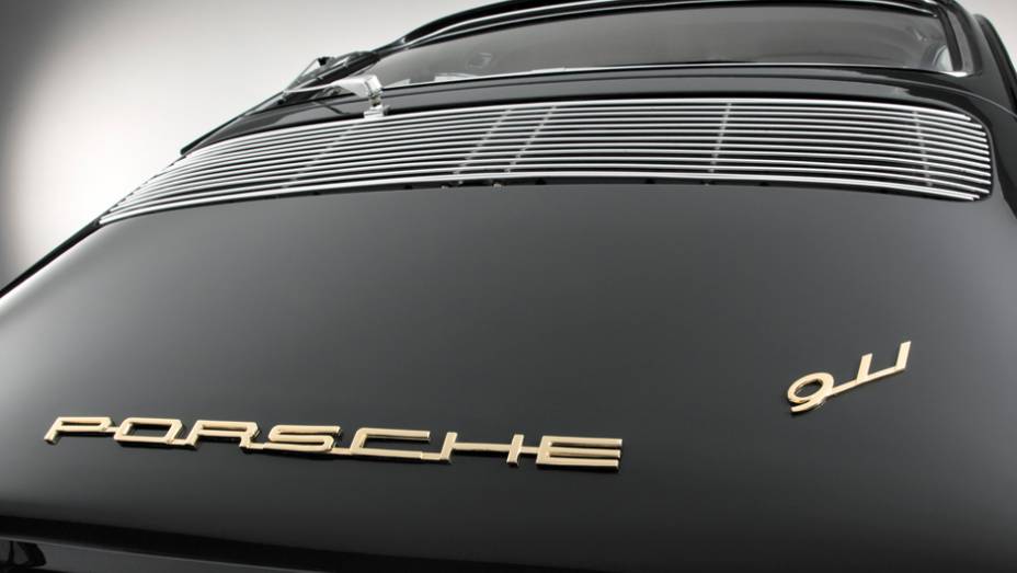 O primeiro 911 foi apresentado como protótipo no Salão de Frankfurt de 1963, com o nome 901 | <a href="https://quatrorodas.abril.com.br/noticias/fabricantes/porsche-celebra-50-anos-911-733368.shtml" rel="migration">Leia mais</a>