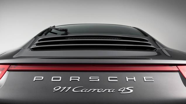 No novo 911 Carrera 4S, o motor 3.8 gera 400 cv | <a href="https://quatrorodas.abril.com.br/noticias/fabricantes/porsche-celebra-50-anos-911-733368.shtml" rel="migration">Leia mais</a>