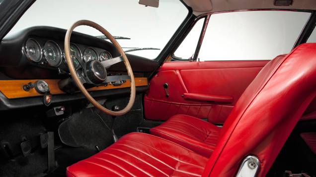 A posição de dirigir esportiva se manteve praticamente inalterada | <a href="https://quatrorodas.abril.com.br/noticias/fabricantes/porsche-celebra-50-anos-911-733368.shtml" rel="migration">Leia mais</a> A posição de dirigir esportiva se manteve praticamente inalterada | <a href="https://quatrorodas.abril.com.br/noticias/fabricantes/porsche-celebra-50-anos-911-733368.shtml" rel="migration">Leia mais</a>