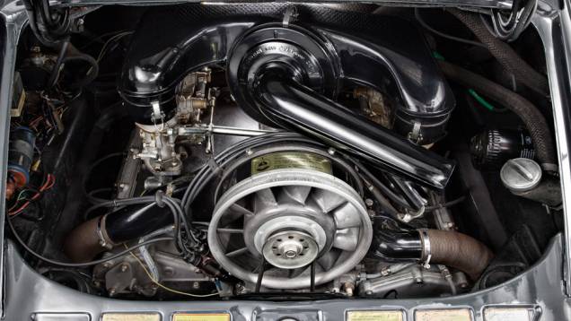 O motor boxer tem cilindros contrapostos e é usado desde a primeira geração | <a href="https://quatrorodas.abril.com.br/noticias/fabricantes/porsche-celebra-50-anos-911-733368.shtml" rel="migration">Leia mais</a> O motor boxer tem cilindros contrapostos e é usado desde a primeira geração | <a href="https://quatrorodas.abril.com.br/noticias/fabricantes/porsche-celebra-50-anos-911-733368.shtml" rel="migration">Leia mais</a>