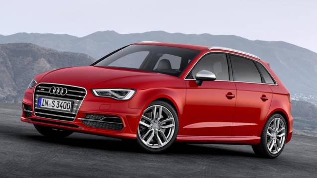 Poucos meses após mostrar o novo S3 duas portas, a Audi apresenta o repaginado S3 Sportback | <a href="%20https://quatrorodas.abril.com.br/saloes/genebra/2013/audi-s3-sportback-734757.shtml" rel="migration">Leia mais</a>
