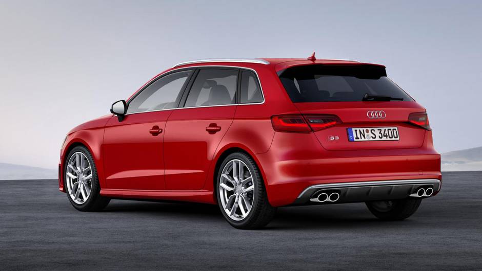 Os dois pares de ponteiras duplas identificam a vers&atilde;o esportiva do A3 Sportback | <a href="%20https://quatrorodas.abril.com.br/saloes/genebra/2013/audi-s3-sportback-734757.shtml" rel="migration">Leia mais</a>