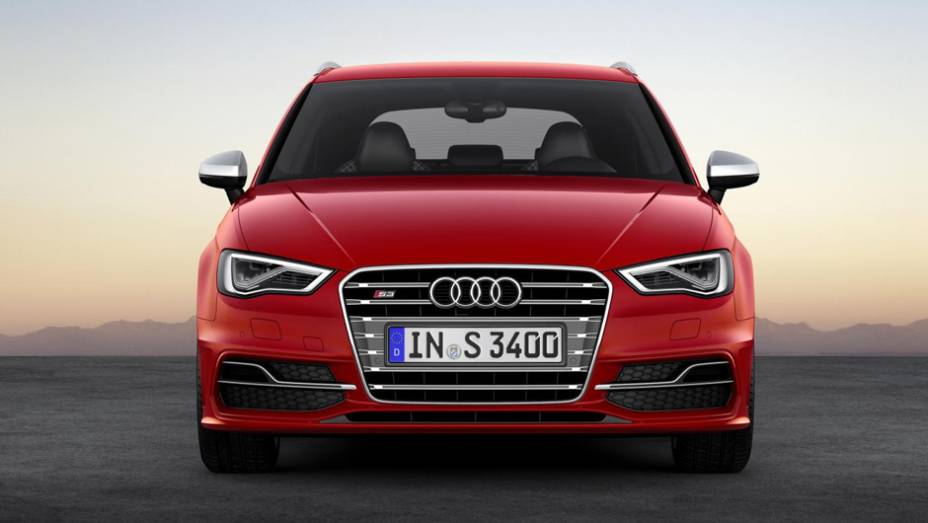 Os faróis com LEDs ganharam a companhia de um novo para-choque com desenho mais agressivo | <a href="%20https://quatrorodas.abril.com.br/saloes/genebra/2013/audi-s3-sportback-734757.shtml" rel="migration">Leia mais</a>