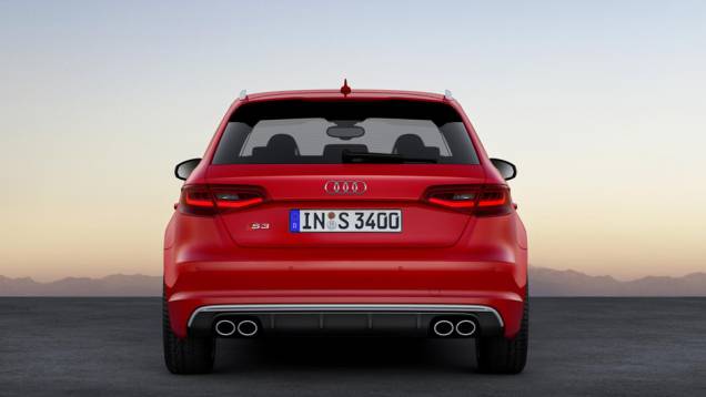 Apenas o logotipo S identifica o S3 Sportback | <a href="https://quatrorodas.abril.com.br/saloes/genebra/2013/audi-s3-sportback-734757.shtml" rel="migration">Leia mais</a>