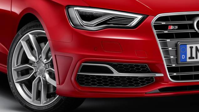 Para-choques exclusivos fazem parte do pacote de modificações da versão S | <a href="https://quatrorodas.abril.com.br/saloes/genebra/2013/audi-s3-sportback-734757.shtml" rel="migration">Leia mais</a>