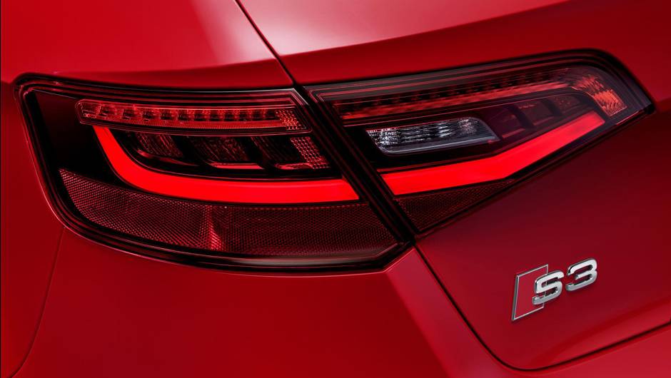N&atilde;o &eacute; s&oacute; na frente que o S3 Sportback tem LEDs... | <a href="https://quatrorodas.abril.com.br/saloes/genebra/2013/audi-s3-sportback-734757.shtml" rel="migration">Leia mais</a>