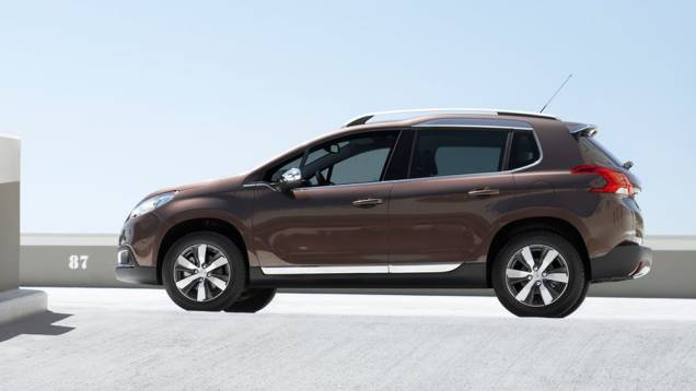 O Peugeot 2008 tem 4,16 metros de comprimento e 1,74m de largura | <a href="https://quatrorodas.abril.com.br/saloes/genebra/2013/peugeot-2008-734145.shtml" rel="migration">Leia mais</a>