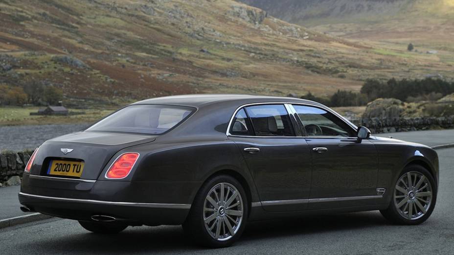 O modelo, porém, ganhou novos pacotes | <a href="https://quatrorodas.abril.com.br/saloes/genebra/2013/bentley-mulsanne-2014-734713.shtml" rel="migration">Leia mais</a>