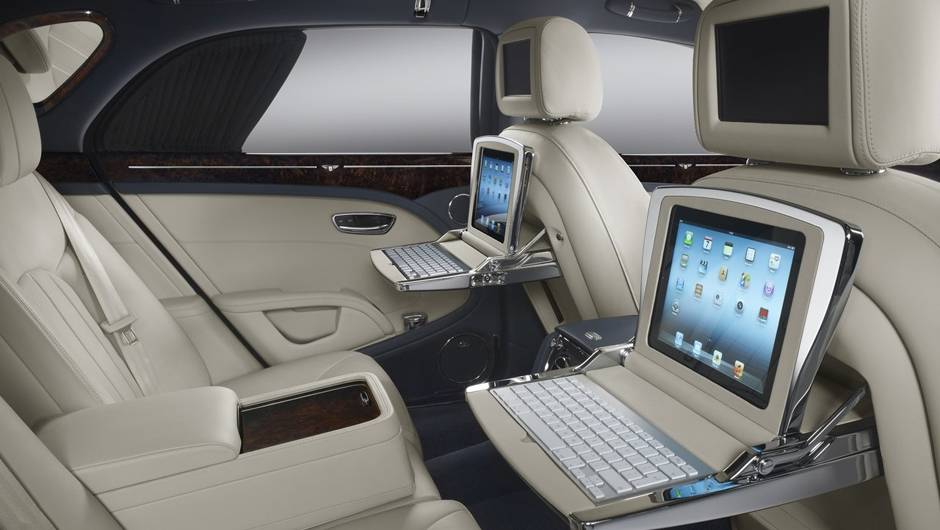 Um deles &eacute; o Entertainment, que conta com mesas no verso dos bancos dianteiros, desenhadas para iPad e teclado | <a href="%20https://quatrorodas.abril.com.br/saloes/genebra/2013/bentley-mulsanne-2014-734713.shtml" rel="migration">Leia mais</a>