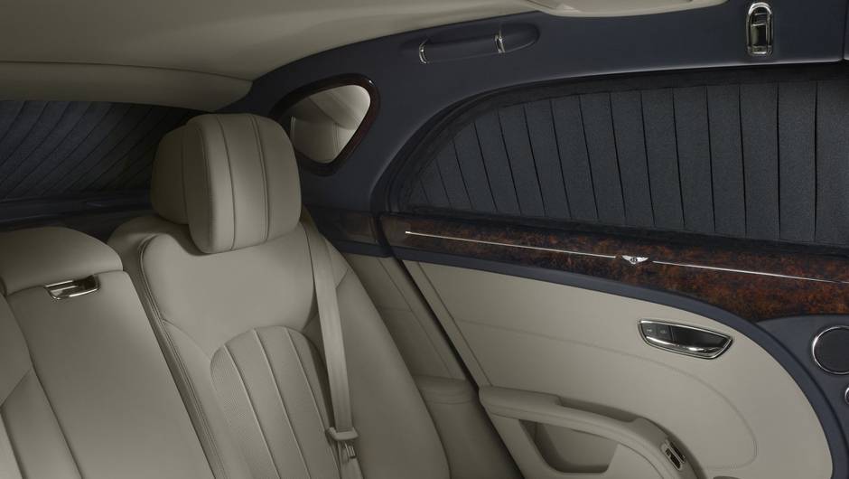 O pacote Comfort prev&ecirc; novos encostos de cabe&ccedil;a | <a href="https://quatrorodas.abril.com.br/saloes/genebra/2013/bentley-mulsanne-2014-734713.shtml" rel="migration">Leia mais</a>