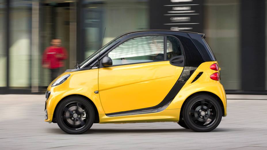 Esta série especial terá apenas 2.400 unidades e será baseada na versão Passion | <a href="https://quatrorodas.abril.com.br/saloes/genebra/2013/smart-fortwo-cityflame-734569.shtml" rel="migration">Leia mais</a>